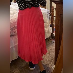 Pink pleated midi skirt. Size medium. Hot pink, magenta.